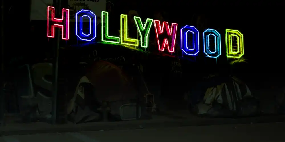 hollywood prangt über zeltstadt